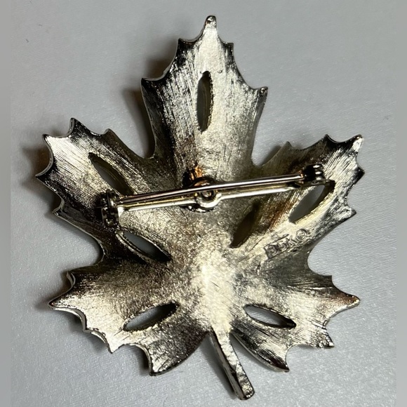 BSK Silvertone Maple Leaf Pin Brooch - Picture 3 of 5